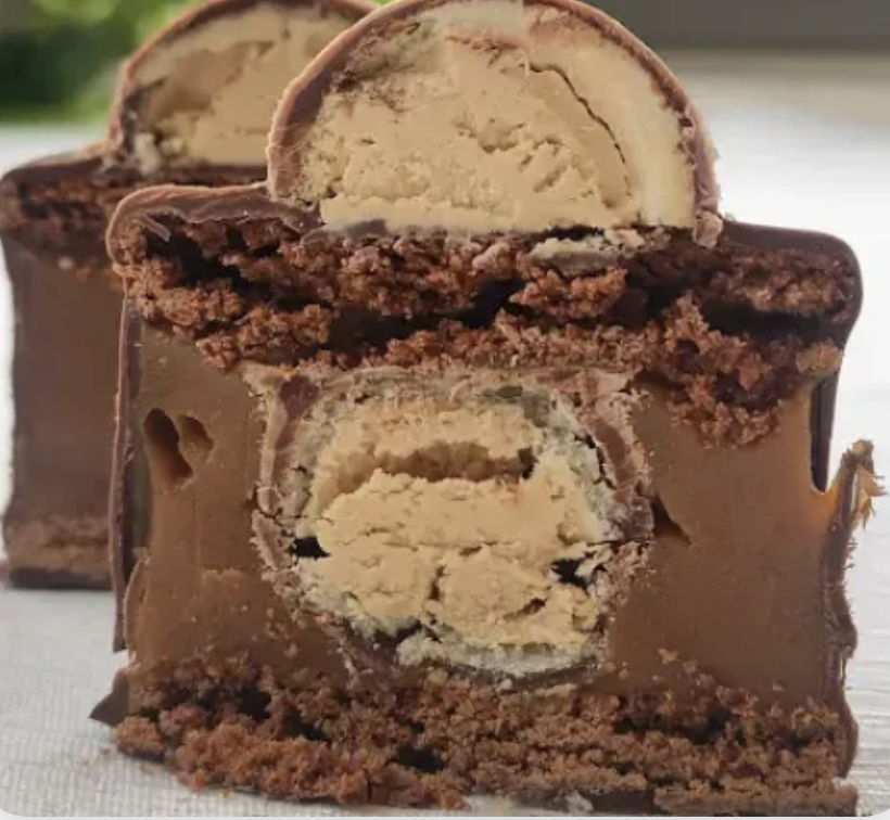 Tapas de chocolate, relleno de dulce de leche con corazón de bon o bon, baño de chocolate negro semi amargo.